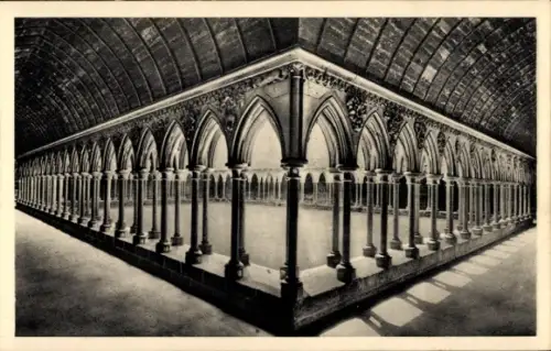 Ak Le Mont Saint Michel Manche, Kreuzgang der Abtei  Säulen, Bögen, Lichtspiele