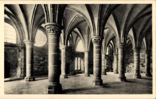 Ak Le Mont Saint Michel Manche, Innenansicht, Säulen, Gewölbe, Fenster