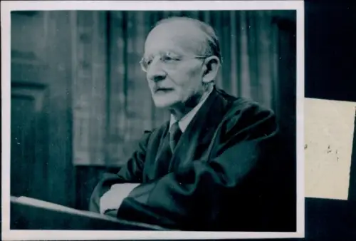 Foto Nürnberger Prozess, Rechtsanwalt Dr. Gustav Steinbauer, Verteidiger von Arthur Seyß-Inquart