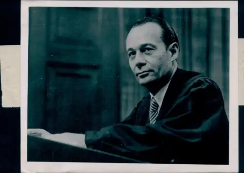 Foto Nürnberger Prozess, Rechtsanwalt Dr. Rudolf Merkel, Verteidiger der Gestapo