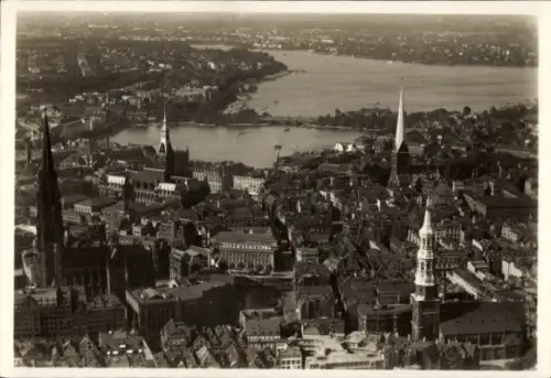 Ak Hamburg, Fliegeraufnahme, Stadtzentrum, Binnenalster, Außenalster, Kirchen