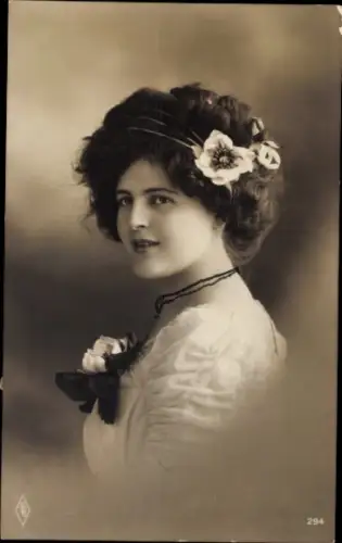 Ak Junge Frau, Portrait