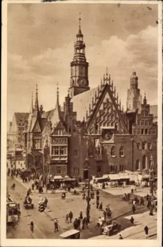 Ak Wrocław Breslau Schlesien, Rathaus, Menschenmenge, Straßenverkehr,  Architektur
