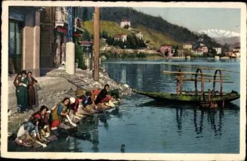 Ak Lavandaie al lago, Frauen waschen am See die Wäsche