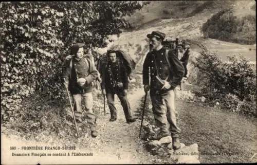 Ak Französische Zollbeamte auf dem Weg zum Hinterhalt bei Michaux, Französisch Schweizer Grenze