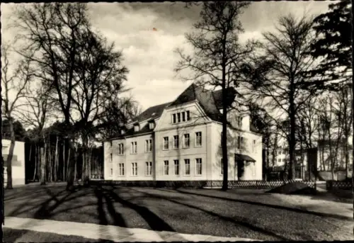 Ak Bad Lippspringe in Westfalen, Kinderkurheim Marienstift,  Bäume, Schatten