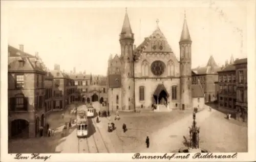 Ak Den Haag Südholland Niederlande, Vorderseite zeigt Binnenhof, Riddersaal, Straßenbahn, Mensche
