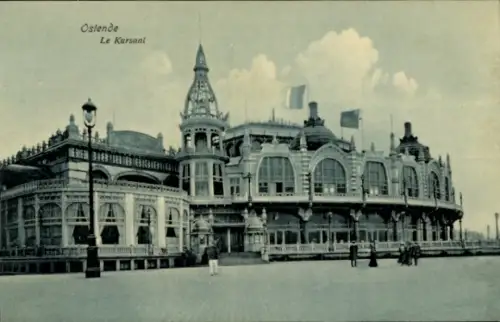 Ak Oostende Ostende Westflandern,  Le Kursaal, Gebäude mit Türmen und Fenstern, Menschen auf der 