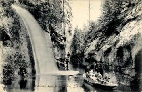 Ak Hřensko Herrnskretschen Elbe Region Aussig, Edmundsklamm, Kamnitzklamm, Wasserfall, Boot mit P