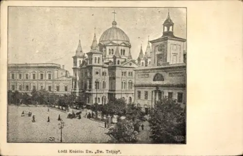 Ak Łódź Lodz Lodsch Polen, Kirche am Platz