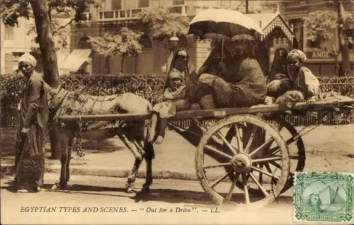 Ak Ägypten, Straßenszene, ägyptische Frau und Kinder, Eselkarren