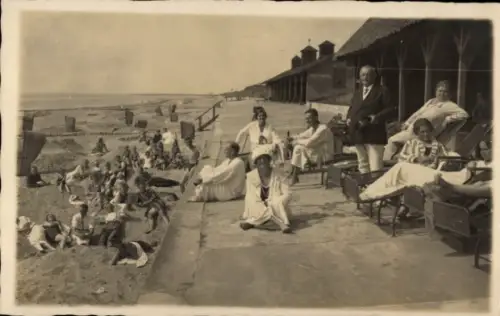 Foto Ak Strandleben, Menschen-Gruppenfoto
