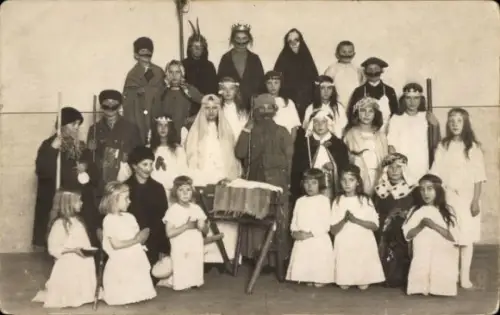 Foto Ak Königswiesen Oberösterreich, Krippenspiel 1925, Josef Penz als Heiliger Josef, Gruppenbild