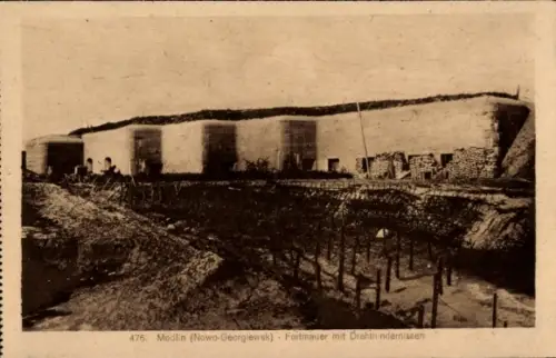 Ak Modlin Nowy Dwór Mazowiecki Polen, Festung Modlin, Fortmauer mit Drahthindernissen, 1. WK