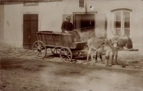 Foto Ak Bauer auf Wagen mit Eselgespann