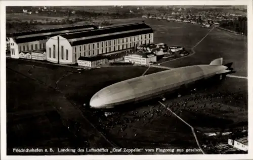 Ak Friedrichshafen am Bodensee, Luftschiff Graf Zeppelin, Landung,  Flugzeugansicht