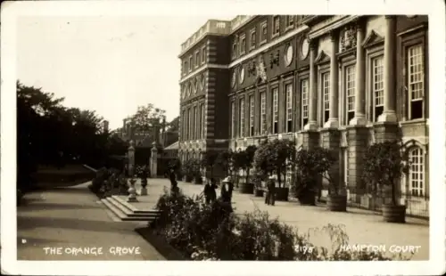 Ak Richmond upon Thames London England, Hampton Court,  The Orange Grove, Bäume, Garten, Weg