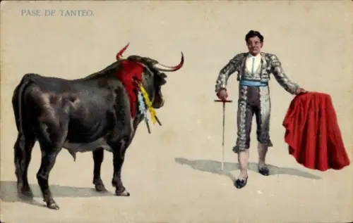 Ak Stierkampf, Pase de Tanteo, Torero mit rotem Umhang
