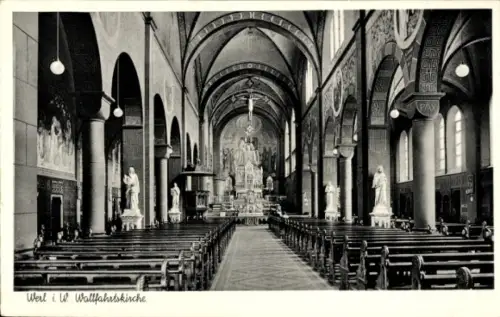 Ak Werl in Westfalen, Innenansicht einer Kirche, Statuen, Altar, religiöse Motive