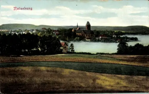 Ak Ratzeburg im Herzogtum Lauenburg,  Landschaft mit Wasser, Bäume, Gebäude, Hügel