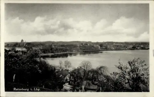 Ak Ratzeburg im Herzogtum Lauenburg, Blick auf  See, Bäume, Wolken, Landschaft