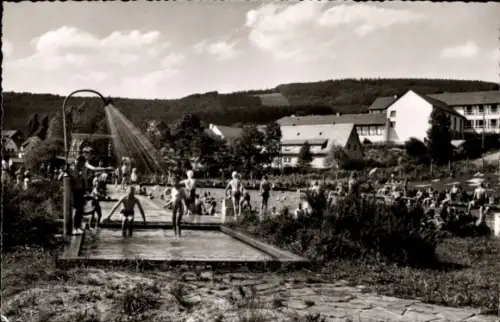 Ak Olsberg im Sauerland, Schwimmbad, viele Menschen, Wasser, Olsberg, Hochsauerland