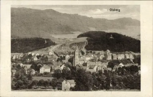 Ak Olsberg im Sauerland,  Stadtansicht, Berge im Hintergrund, keine Persönlichkeiten