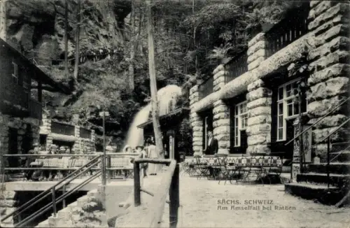 Ak Rathen an der Elbe Sächsische Schweiz, SACHS. SCHWEIZ, Am Amselfall, Natur, Felsen, Gaststätte