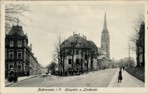 Ak Falkenstein im Vogtland, Falkenstein i. V., Hauptstraße, Lindenstraße, Kirche, Menschen