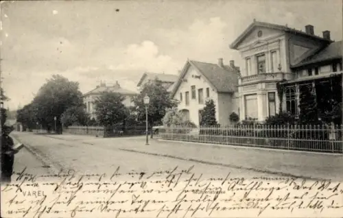 Ak Varel in Oldenburg Jadebusen, Straße in  Häuser, Bäume, Laternen, freundlicher Vorgarten
