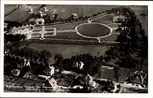 Ak Bad Dürrheim im Schwarzwald,  Kurpark, Luftaufnahme, Höhensal, 700-800 m, vom Flugzeug aus
