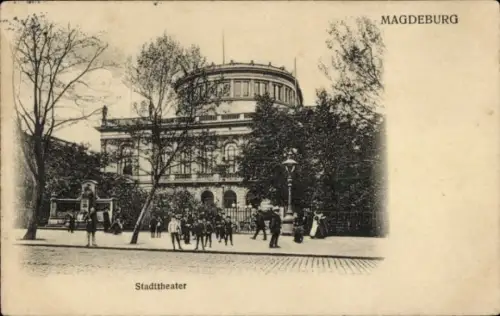 Ak Magdeburg an der Elbe, Stadttheater,  Menschen auf der Straße, Bäume, Laterne