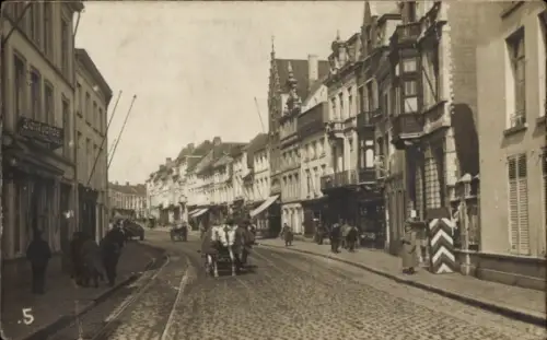 Foto Ak Menen Lys Westflandern, Straßenpartie, Rue de Lille, Liller Straße
