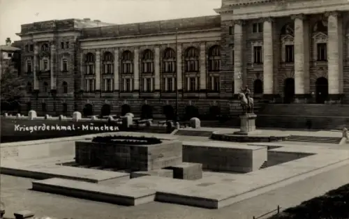 Ak München Bayern, Kriegerdenkmal, Statue, Gebäude, München