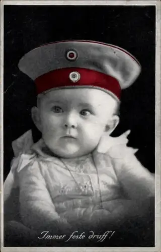 Ak Baby mit Militärmütze, Immer feste druff!
