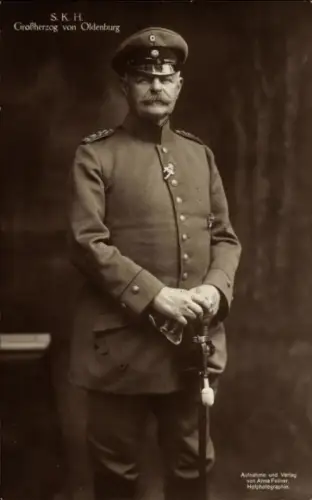 Ak Großherzog Friedrich August von Oldenburg, Standportrait in Uniform