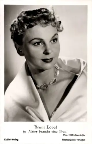 Foto Ak Schauspielerin Bruni Löbel in Vater braucht eine Braut, Portrait