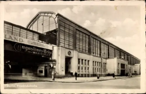 Ak Berlin Mitte, S Bahnhof Friedrichstraße, Straßenpartie, Augustiner Bräu