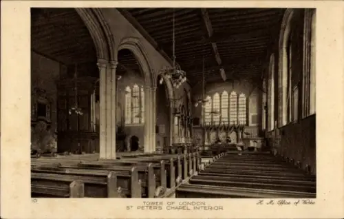 Ak Tower Hamlets London England, Innenansicht der St. Peter's Kapelle,  Holzbankreihen, große Fen