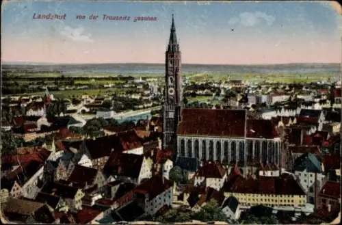 Ak Landshut in Niederbayern, Luftaufnahme von  Trausnitz, Stadtansicht, Kirche, Uhrturm