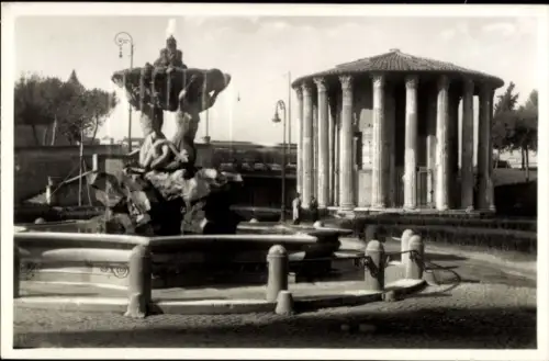 Ak Roma Rom Lazio, Brunnen, Tempel der Vesta, Säulen, Parkanlage