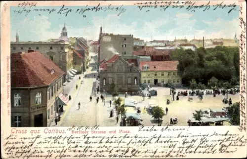 Ak Cottbus in der Niederlausitz, Ansicht von  Berliner Straße und Platz, Menschen auf dem Platz, 