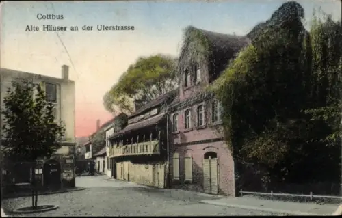 Ak Cottbus in der Niederlausitz,  Alte Häuser an der Uferstrasse, 