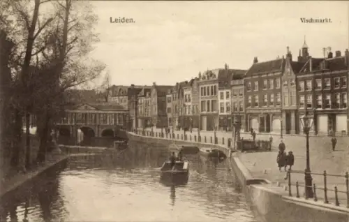 Ak Leiden Südholland Niederlande,  Vischmarkt, Kanal, Boote, Häuser