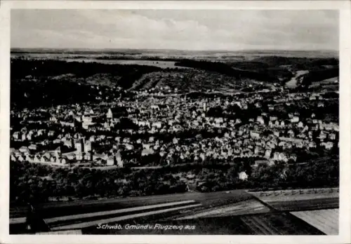 Ak Schwäbisch Gmünd im Remstal, Sankt Salvator, Luftaufnahme von  Landschaft, Stadtansicht
