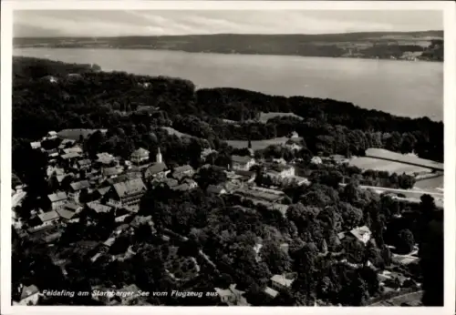 Ak Feldafing am Starnberger See Oberbayern, Luftaufnahme von  Starnberger See, Bäume, Häuser