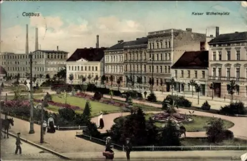 Ak Cottbus in der Niederlausitz, Kaiser Wilhelmplatz, Blumenbeete, Menschen,  Gebäude