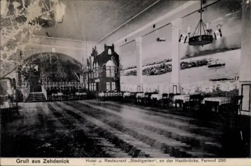 Ak Zehdenick in der Mark, Gruß aus  Hotel u. Restaurant Stadtgarten, Innenansicht, große Halle