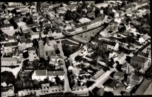 Ak Geldern am Niederrhein, Totalansicht der Ortschaft, Fliegeraufnahme