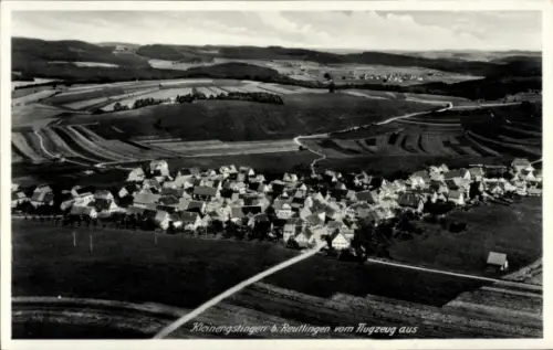 Ak Reutlingen in Württemberg, Luftaufnahme von  ländliche Umgebung, Häuser